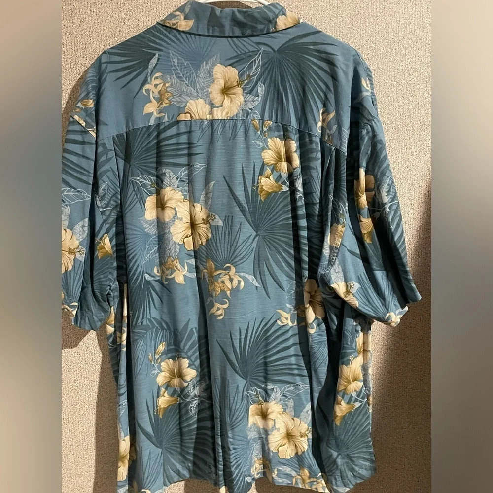 Jamaica Jaxx blue with light colored flower’s Hawaiian shirt. 100% silk - Picture 5 of 5